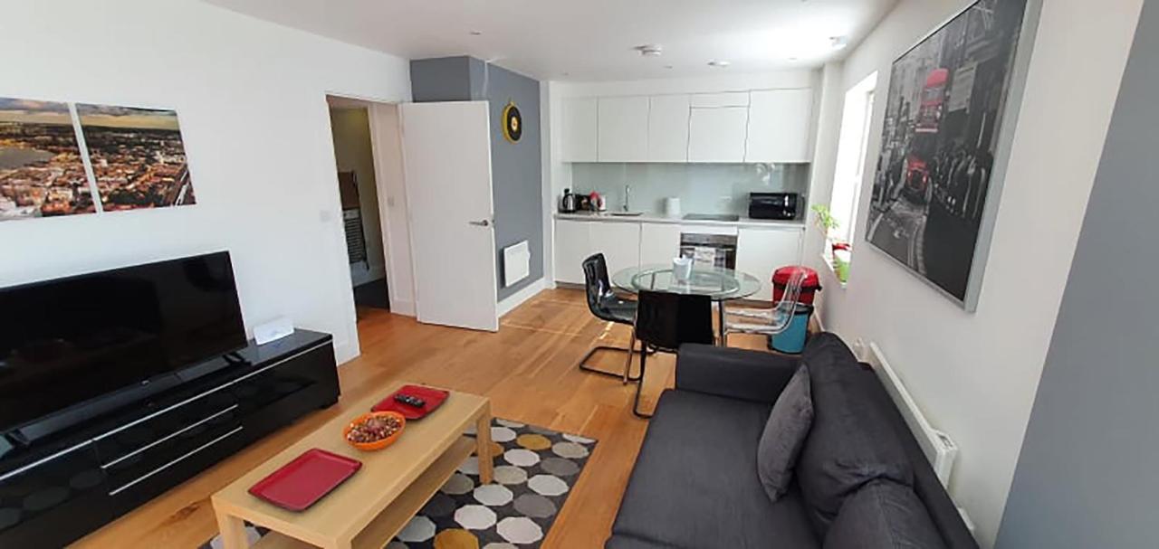 Bright & Spacious Double Bedroom With Ensuite And Concierge! Paid Parking Available London Exterior photo